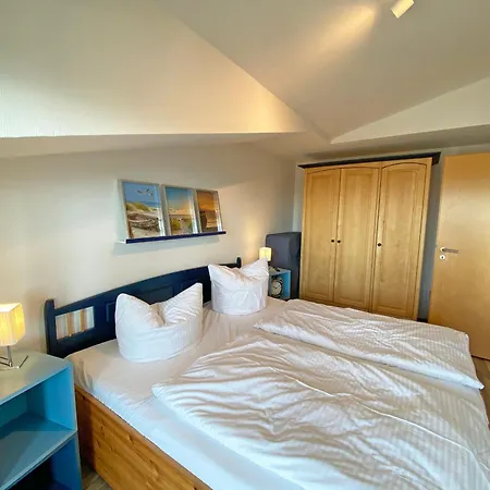 Haus Ruegenscher Bodden Whg 8 Und Whg 9 Mit Meerblick * Goehren (Ruegen)