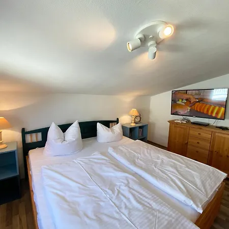 Haus Ruegenscher Bodden Whg 8 Und Whg 9 Mit Meerblick * Goehren (Ruegen)